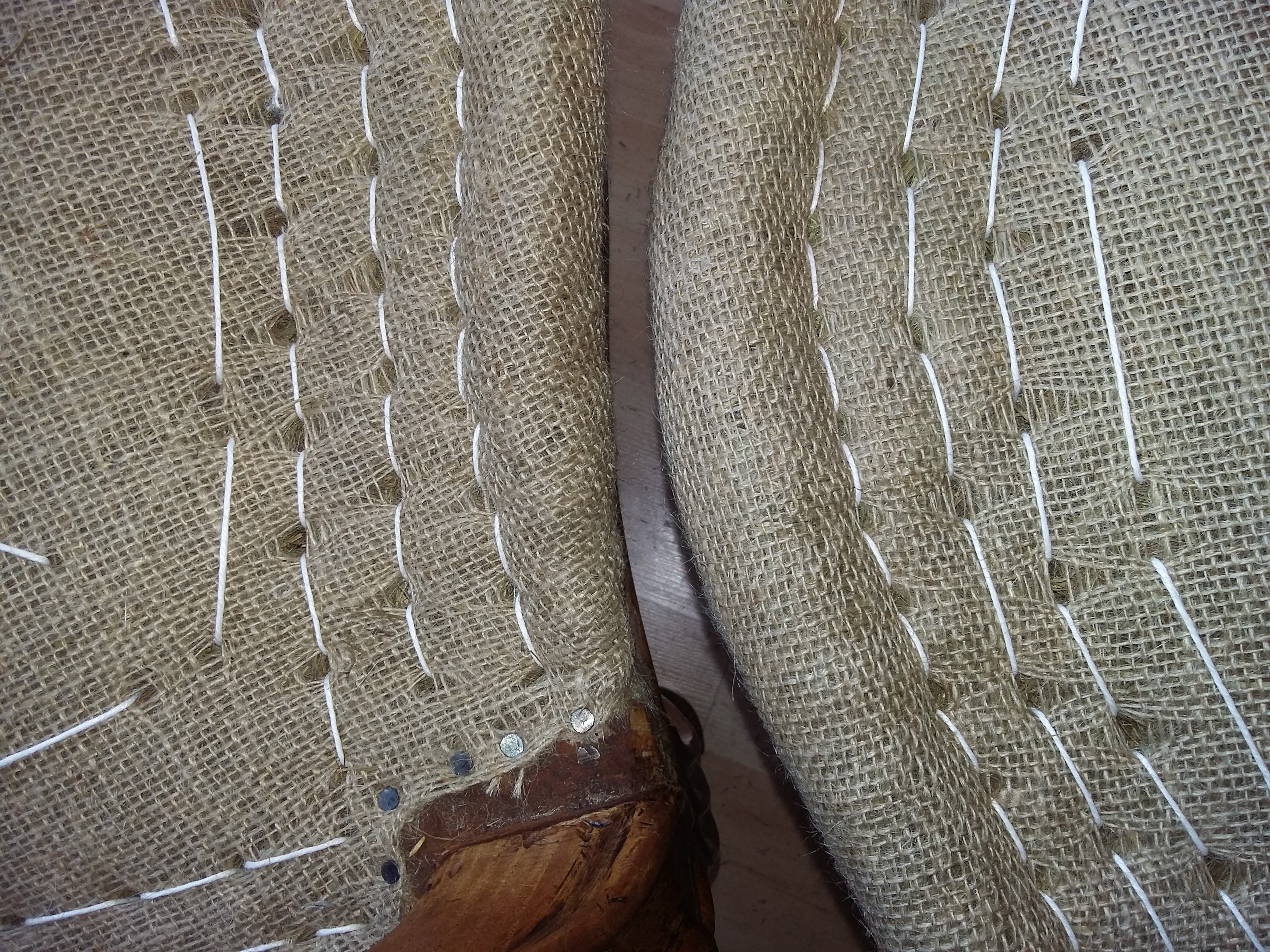 Gros plan sur les rangs de piquage d’une garniture traditionnelle